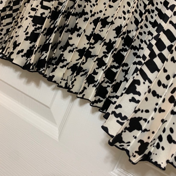 Pleated skirt - Picture 3 of 4